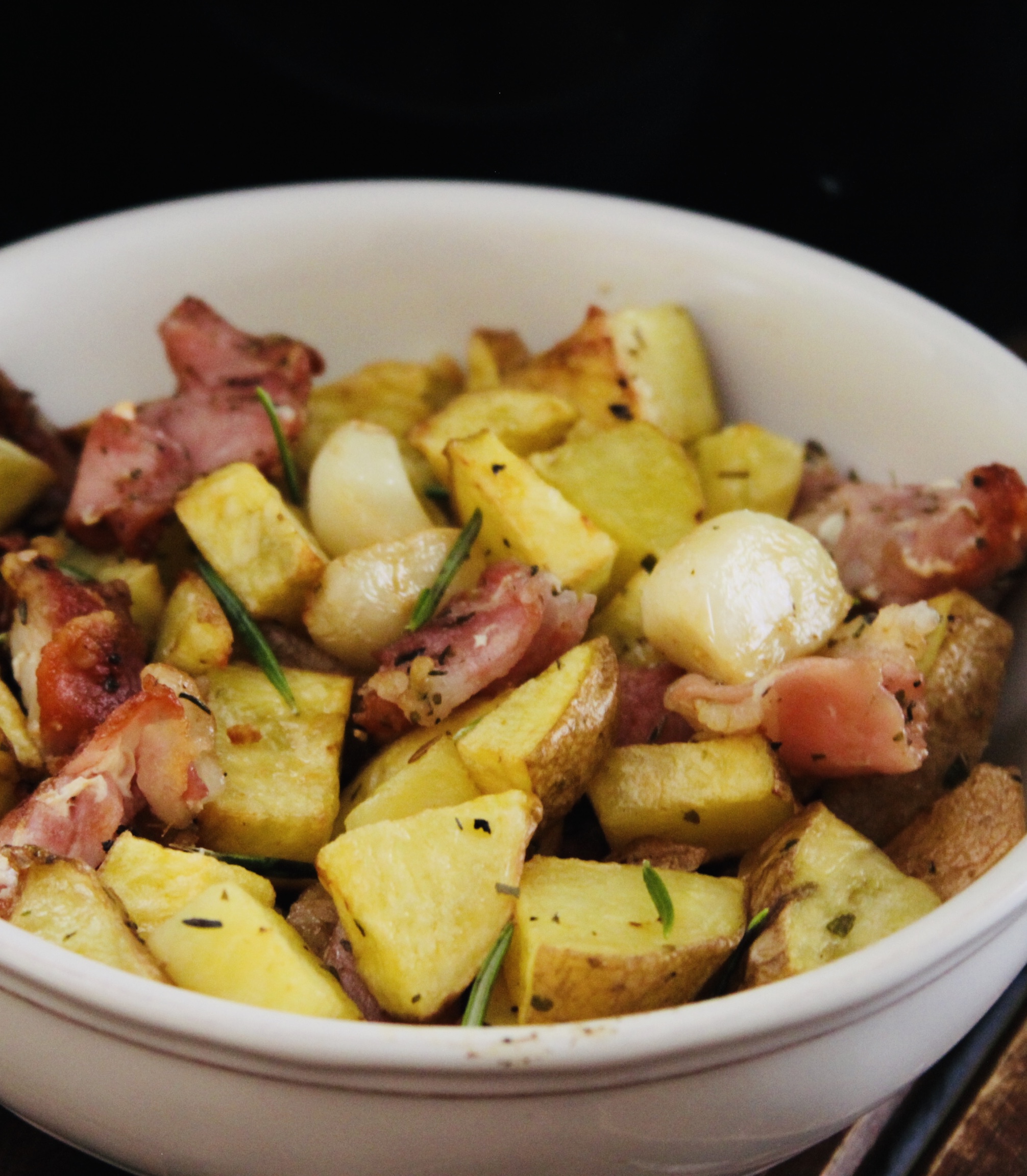 Air Fryer Garlic Potatoes With Bacon