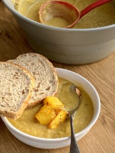 slow cooker pumpkin soup