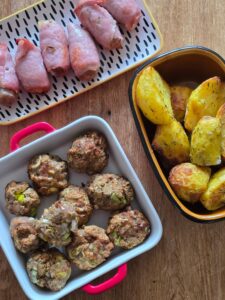 Air Fryer Dual Roast Potatoes, Stuffing & Pigs In Blankets