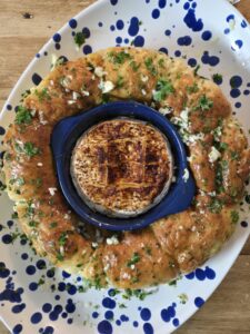 Ninja Foodi Garlic Pull Apart Bread & Camembert