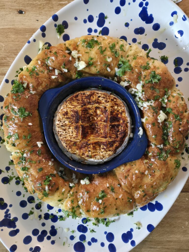 Ninja Foodi Garlic Pull Apart Bread & Camembert